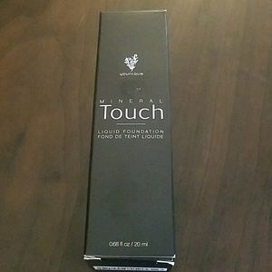 NIB! Mineral Touch Liquid Foundation!